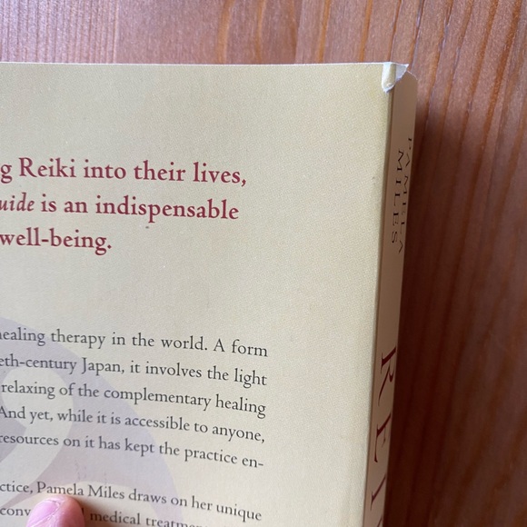 Reiki: A Comprehensive Guide by Pamela Miles paperback holistic book - Picture 2 of 8